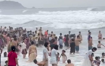 Hơn 20 người bị nước cuốn ở biển Cửa Lò