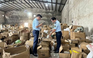 Phát hiện kho chứa hơn 47.000 loại mỹ phẩm nhập lậu, liên kết với hàng trăm tài khoản TikTok