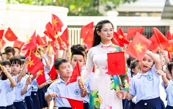 Chật tủ vì đồng phục, phụ huynh ngán ngẩm vì lãng phí, chẳng thể cho tặng ai