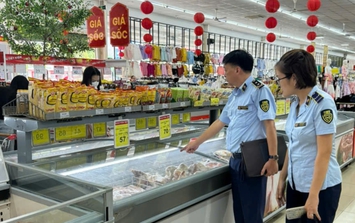 Khẩn: Chủ động phương châm '4 tại chỗ', không để thiếu hàng hóa trong bão số 5