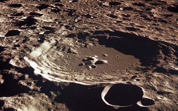 Các hố trên Mặt Trăng đang chứa đầy kho báu?