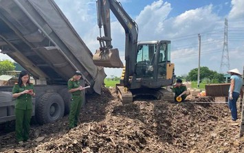 Chôn lấp chất thải xây dựng trái phép, hai người đàn ông bị khởi tố