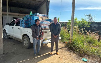 Bắt quả tang xe ô tô bán tải vận chuyển hơn 2 tấn pháo lậu