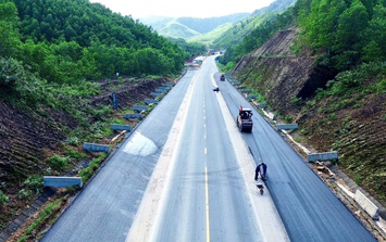Liên tiếp tổ chức phương án giao thông tạm thời, dự án mở rộng cao tốc La Sơn - Hòa Liên hiện ra sao?