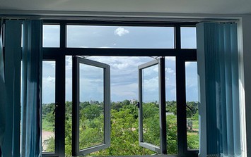 Đây mới là cách chống thấm, hút ẩm cửa sổ mùa mưa và hạn chế ban công đọng nước