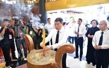 Thủ tướng và các đồng chí nguyên lãnh đạo trực tiếp di chuyển hài cốt liệt sĩ