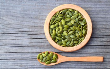 Loại hạt quen thuộc mỗi dịp lễ, Tết có lợi cho tim mạch, nhiều người vẫn ăn chưa đúng cách
