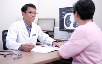 Người phụ nữ 54 tuổi bất ngờ phát hiện 3 nốt ung thư phổi mặc dù không triệu chứng