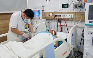 7 nạn nhân nghi ngộ độc khí clo đang được cứu chữa tích cực