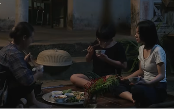 Hạnh bị đám người lạ mặt hùng hổ xông vào nhà, túm tóc