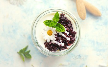 Phụ nữ tiền mãn kinh ăn sữa chua nếp cẩm: Món ngon bổ dưỡng nhưng dễ mắc sai lầm này