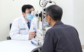 Người đàn ông 54 tuổi phát hiện ung thư phổi di căn từ dấu hiệu nhìn mờ nửa bên phải ở cả hai mắt