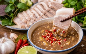 Mẹo luộc thịt ba chỉ trắng hồng và tỷ lệ pha mắm nêm chuẩn vị cho món bánh tráng cuốn đổi vị cuối tuần