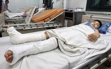 MS 1021: Mẹ làm phụ hồ nuôi 3 con, bất lực nhìn con trai 10 tuổi cần phẫu thuật sau tai nạn