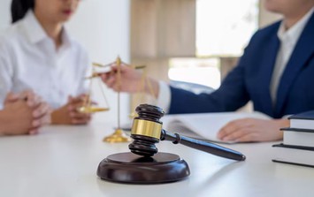 Chồng ngoại tình rồi có con riêng suốt nhiều năm, khi ly hôn còn nói một câu khiến vợ uất nghẹn