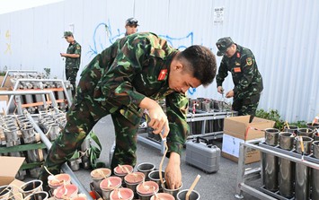 Hà Nội: Cận cảnh trận địa pháo hoa bên Hồ Tây sẵn sàng cho đêm kỷ niệm Giải phóng Thủ đô 10/10