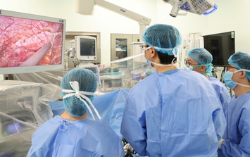 Đang về quê đón Tết, nhiều y, bác sĩ quay lại viện vì ca ghép gan