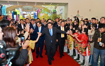 Thủ tướng Phạm Minh Chính dự Lễ khai mạc Hội chợ Mùa Xuân lần thứ nhất năm 2026