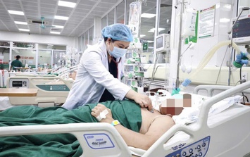 Bữa cơm tất niên nguội lạnh và những bác sĩ không nhớ nổi mùng mấy Tết