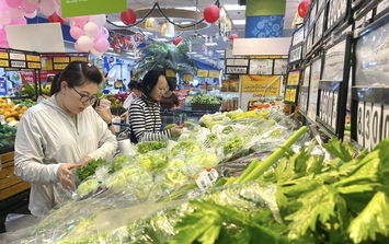 Cuối kỳ nghỉ Tết Nguyên đán, thị trường sôi động, hàng hóa dồi dào, sức mua chưa mạnh mẽ
