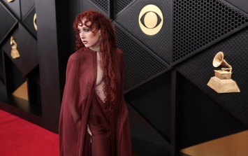 Sao nữ mặc hở bạo ở thảm đỏ Grammy