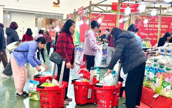 Dạo một vòng Hội chợ Mùa Xuân 2026, người dân Thủ đô đã mua sắm đủ cho cả Tết Nguyên đán