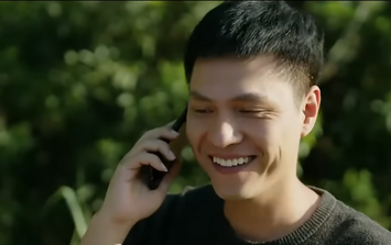 Lợi (Tô Dũng) bị hai kẻ lạ mặt chặn đánh giữa cánh đồng