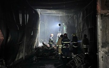 Hà Nội: Kịp thời khống chế 'biển lửa' tại cơ sở phế liệu phường Bồ Đề 