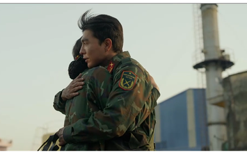 Vỡ òa giây phút Trung tá Minh Kiên (Steven Nguyễn) bước ra từ đám cháy