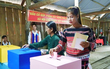 Bầu cử sớm ở ngôi làng biệt lập giữa núi rừng Gia Lai