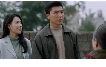 Giây phút xúc động chia tay Minh Kiên trở về đơn vị