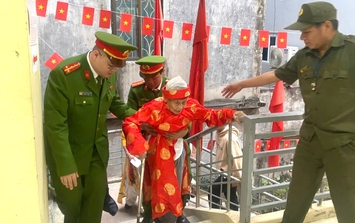 'Ngày hội non sông' tại Hà Nội: Ấm áp những 'điểm tựa' giúp cử tri trọn vẹn quyền công dân