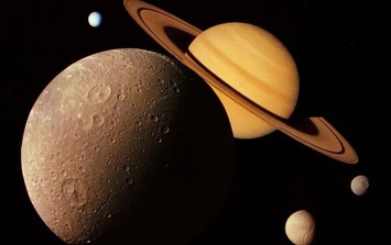 15 mặt trăng mới cùng lộ diện