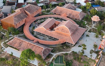 Khám phá ngôi cổ tự với kiến trúc hành lang hình tròn độc đáo ở Huế