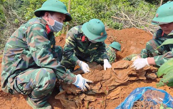 Hài cốt liệt sỹ được phát hiện cùng tăng võng, dây thông tin và nhiều mảnh đạn