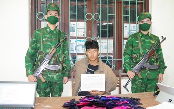 Bắt quả tang thanh niên 23 tuổi vận chuyển 60.000 viên ma túy tổng hợp