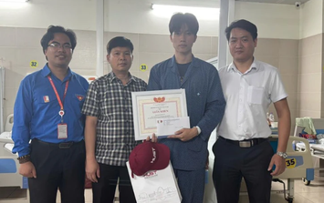 Đại học Bách khoa Hà Nội khen thưởng nam sinh viên đập mái tôn cứu người trong đám cháy ở Hà Nội