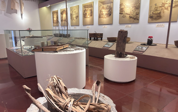 Trải nghiệm dịch vụ làm giấy dó thu hút du khách nước ngoài và giới trẻ việt