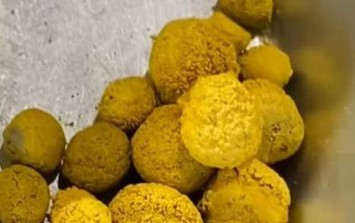 Tìm thấy vàng dưới sông, người phụ nữ mang đi kiểm tra thì sốc nặng