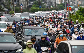 Hà Nội cấm xe qua cầu Long Biên: Người dân chật vật tìm cách qua sông Hồng