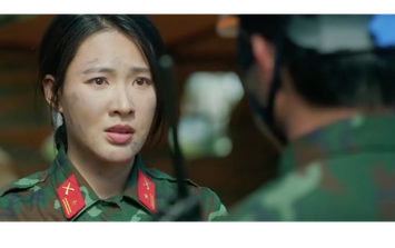 Sau khi cứu con gái Thượng tướng, Minh Kiên tiếp tục vào biển lửa tìm kiếm Lợi