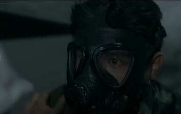 Trung tá Minh Kiên có bỏ Lợi lại trong đám cháy khi được cầu xin rời đi?