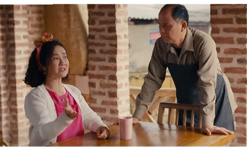 Bà Diện (NSƯT Nguyệt Hằng) hốt hoảng khi con gái 'tình địch' đưa nhóm người lạ tới xưởng tăm hương