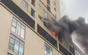 Hà Nội: Cháy chung cư trên phố Vương Thừa Vũ, 3 người may mắn thoát nạn an toàn