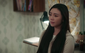 Bất an vì thấy bạn trai cũ đang trong vòng tay cô gái trẻ đẹp