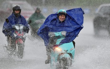 Cảnh báo mưa dông, lốc sét nhiều khu vực chiều tối và đêm nay