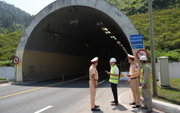 CSGT TP Huế siết quản lý thanh thiếu niên vi phạm, phòng ngừa tai nạn thương tâm