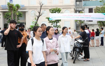 Học sinh lớp 12 'quay cuồng' với các kỳ thi riêng