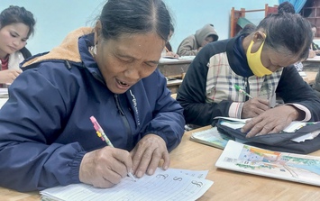 Chuyện những 'học sinh đặc biệt' nơi bản Tà Ôi