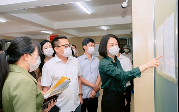 Lãnh đạo TP Hà Nội khảo sát công tác tổ chức bữa ăn bán trú tại Trường tiểu học Đoàn Khuê